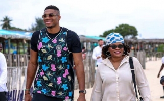 Giannis su mama apsilankė tėvų gimtinėje: pagaliau pasiekiau Nigeriją